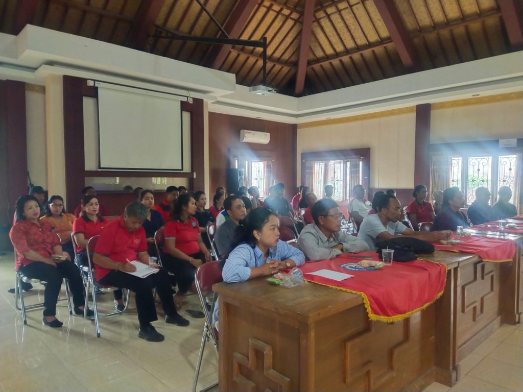 Kenal Pamit Perangkat Desa dan Staf Desa Kantor Desa Petang